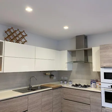 Marble Arch Apt - St Julians Apartment
